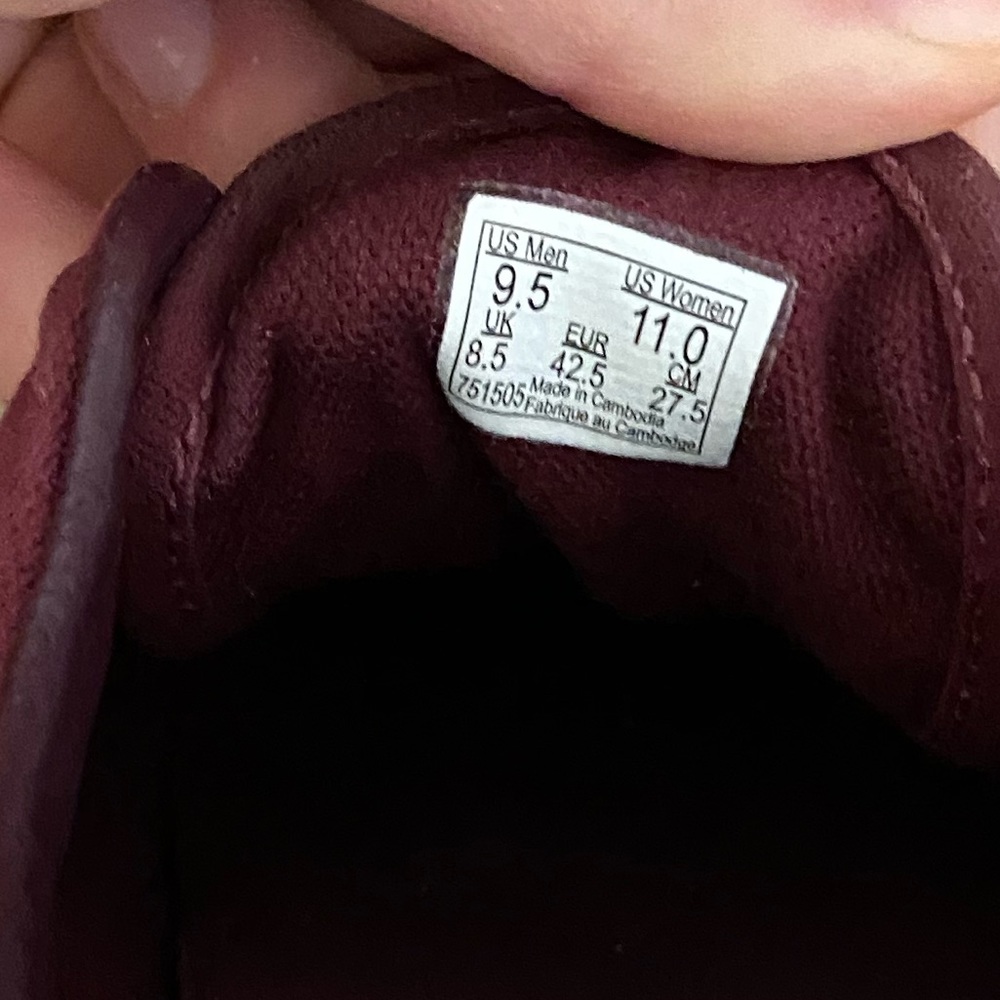 Maroon vans - Picture 3 of 3